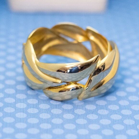 7 inch, Vintage Art Nouveau Elven Leaves Gold Tone Hinge Bangle - M38 - Picture 1 of 3